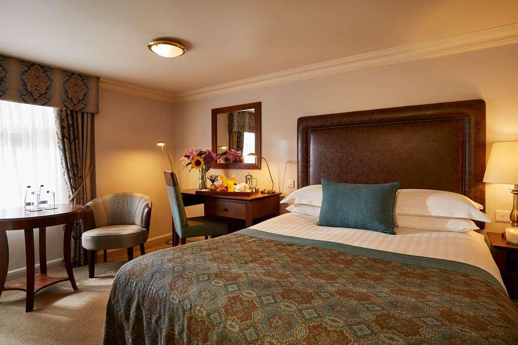 Macdonald Alveston Manor Hotel & Spa Stratford-upon-Avon Room photo